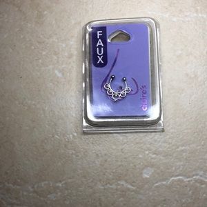 Faux Septum Piercing
